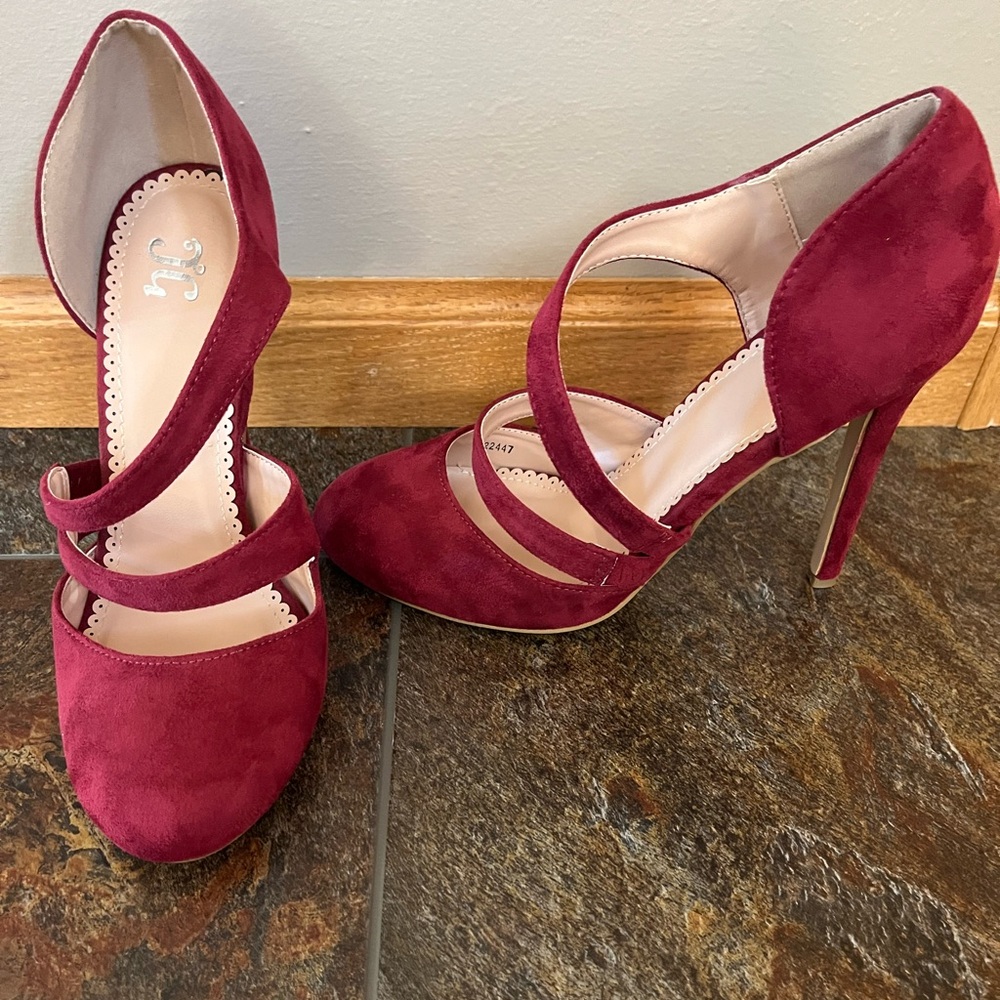 Women’s like new Journey Collection(JC) wine/ red faux suede high heels. Size 9